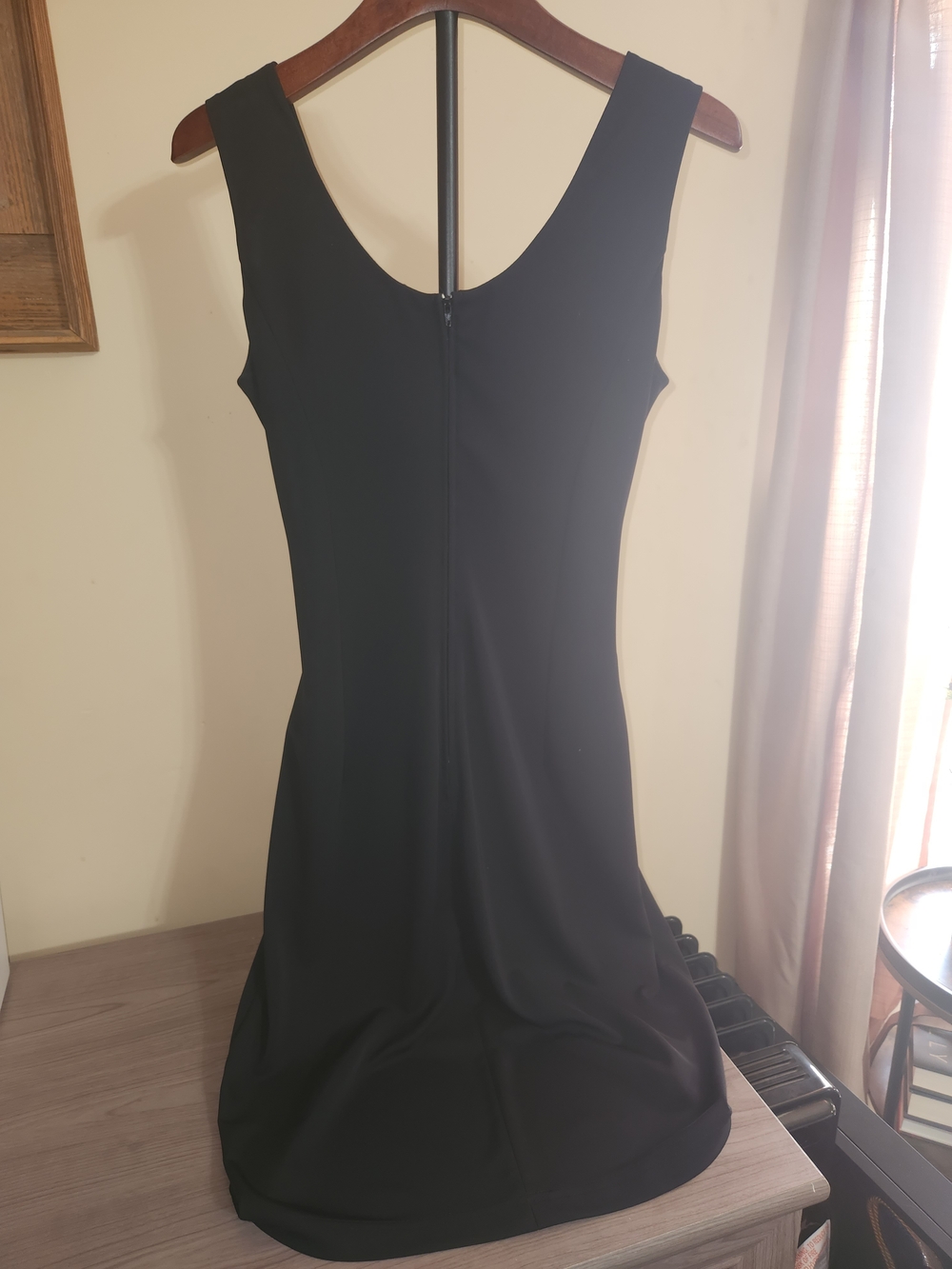 Classic Black Midi Dress with Decorative Buckle - Picture 3 of 4